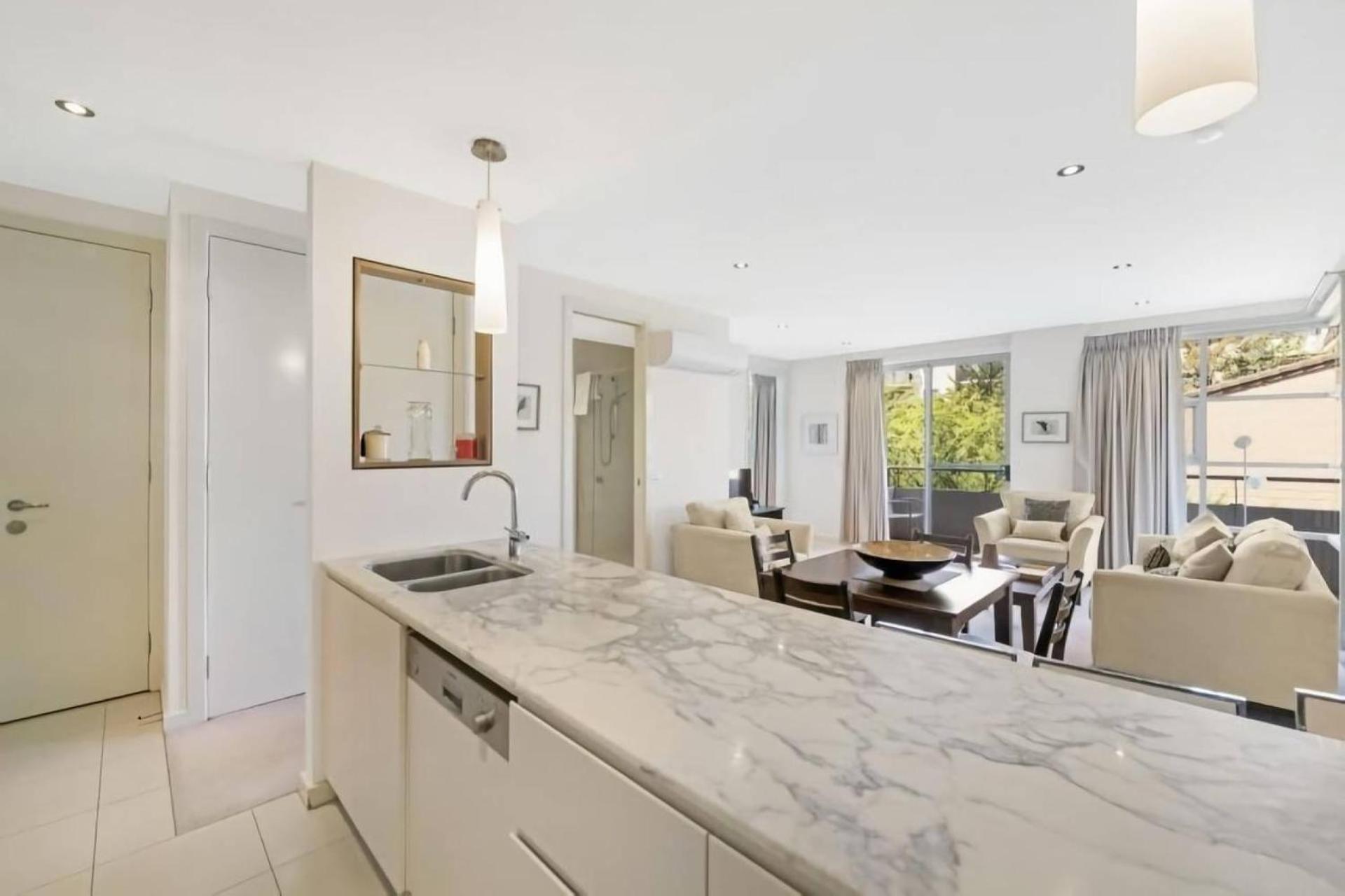 Trieste - Kingston Apartment Canberra Bagian luar foto
