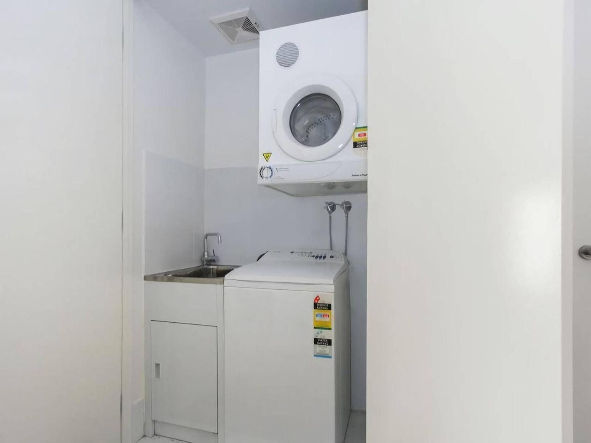 Trieste - Kingston Apartment Canberra Bagian luar foto