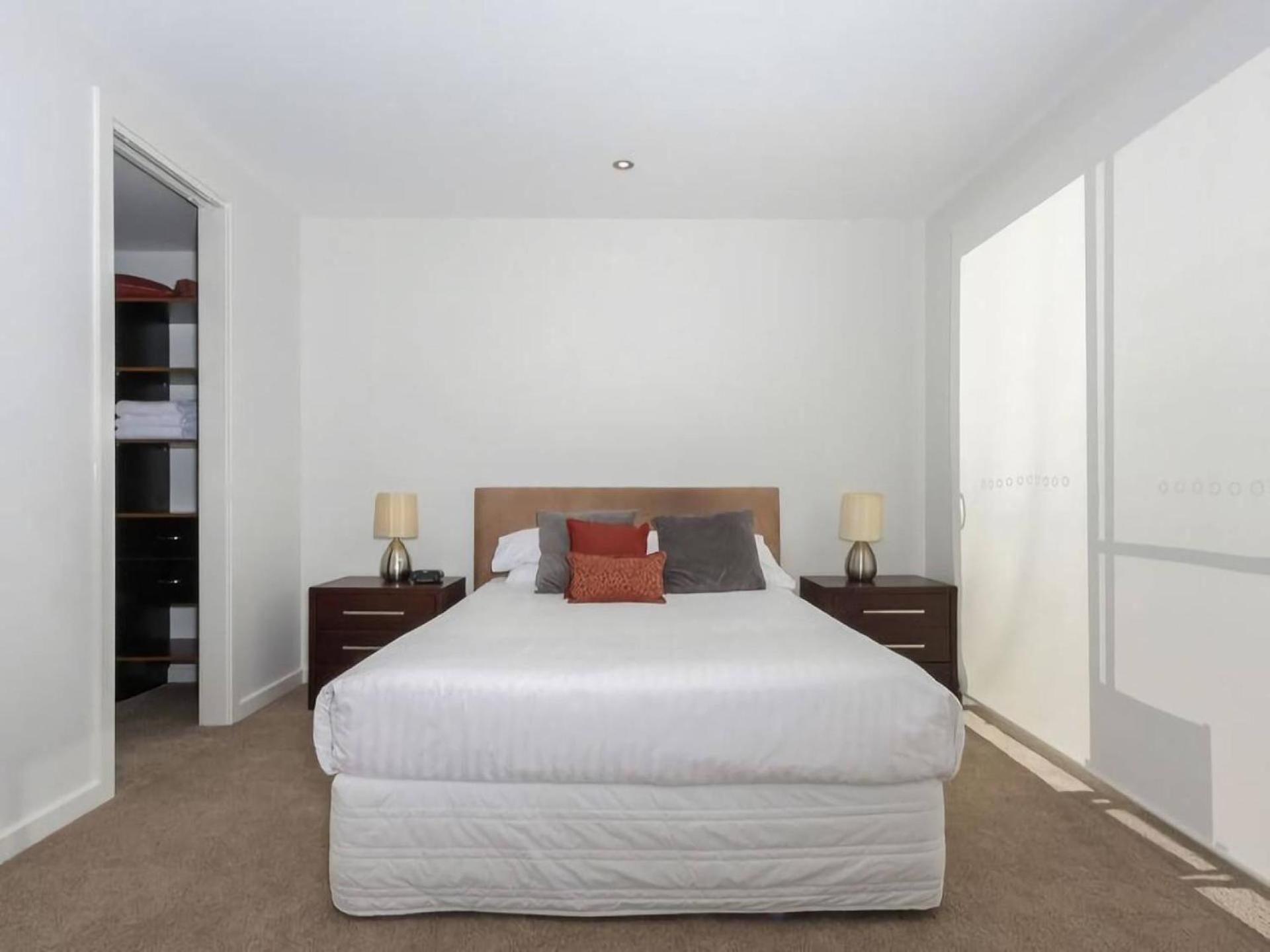 Trieste - Kingston Apartment Canberra Bagian luar foto
